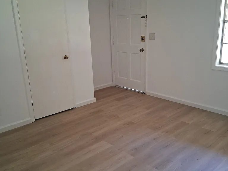 112 Burkshire Ct #B — Photo 9