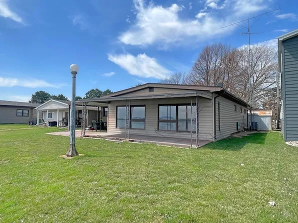 1 N Point Dr #13, Elwood, NE 68937