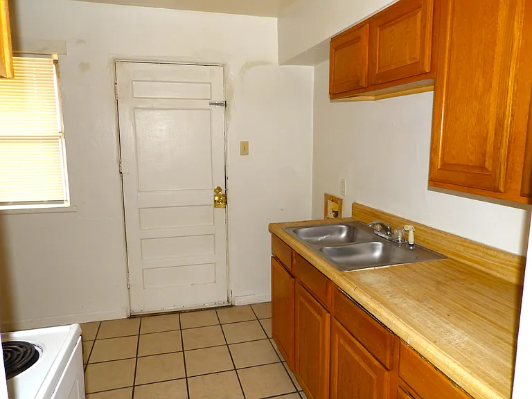 2341 NW Bell Ave — Photo 5