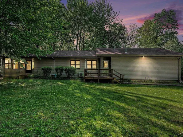 1038 E Freeland Rd, Merrill, MI 48637