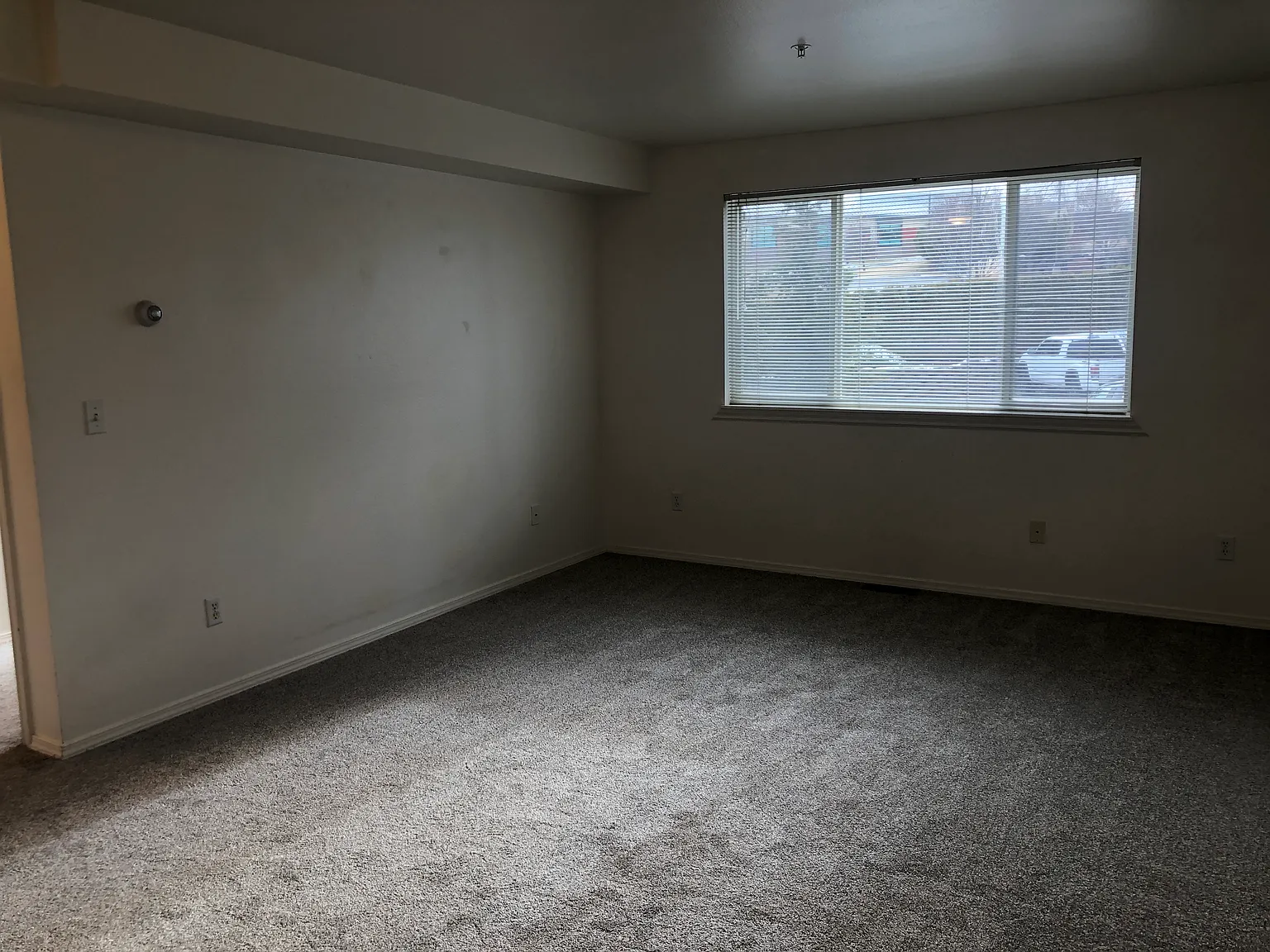 2 bed, 916 sqft, $1,375 — Photo 2