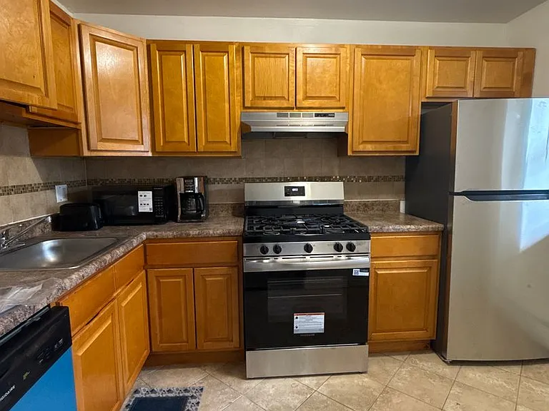 Colonial Point Apartments — Photo 26
