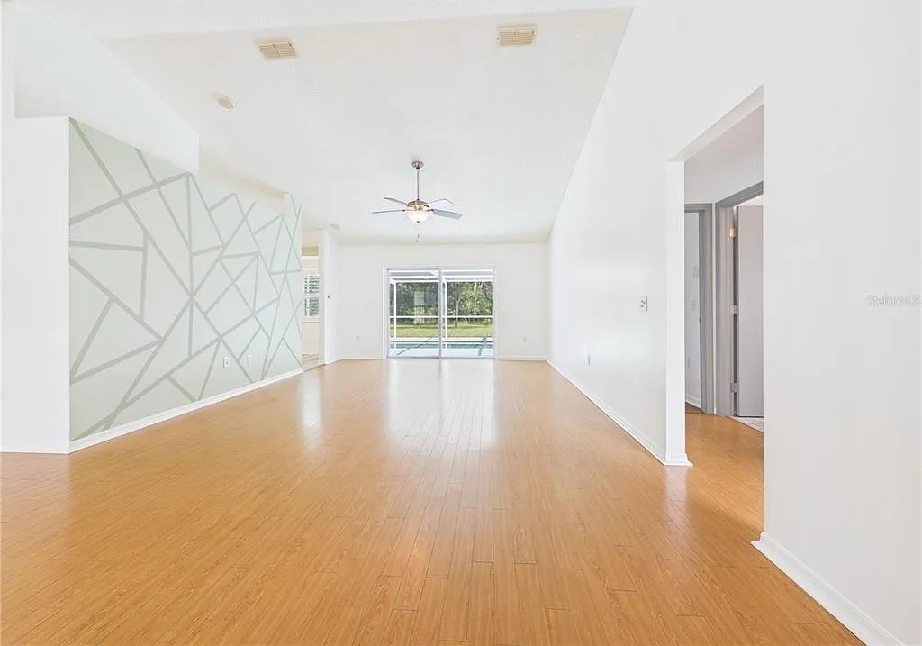 3 bed, 2.0 bath, 1559 sqft, $2,500 — Photo 2