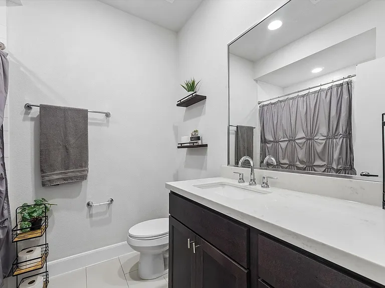 508 W Donovan St #A — Photo 12