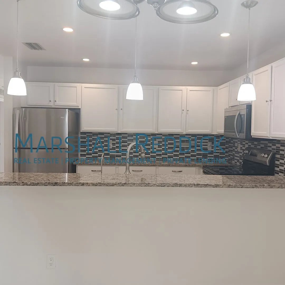 Beautiful 3 Bedroom, 2 Bath Home with 1 Car Garage — Photo 4
