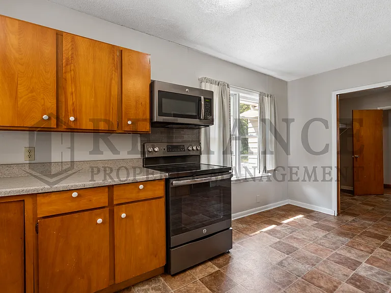 1035 S 127th St E — Photo 14