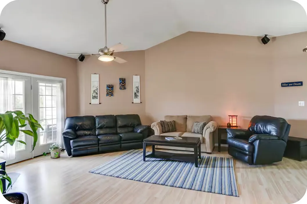 2 bed, 1294 sqft, $2,495 — Photo 2