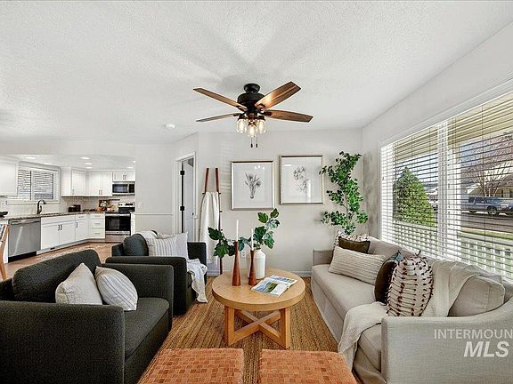 3rd image of 2428 E Maryland Ave