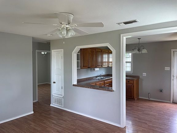 5th image of 405 E 24th St