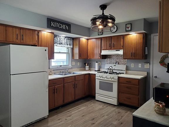 4th image of 807 S Walnut St