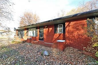 3rd image of 202 Edgewood Dr