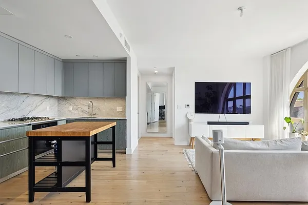 Rented by SERHANT. | media 3