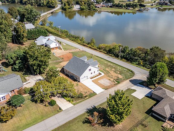 4th image of 8211 Snow Hill Rd