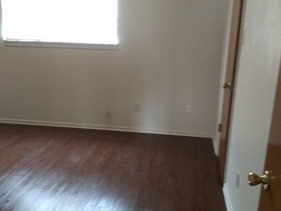 5th image of 310 Castlewood Dr APT 4