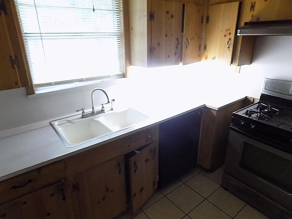 2nd image of 1001 Lincoln Dr
