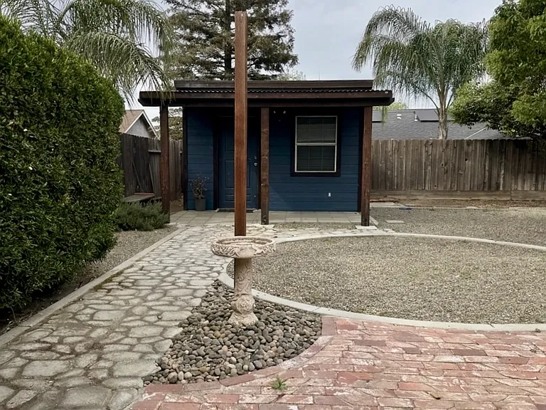 16920 Yvonne Dr — Photo 25