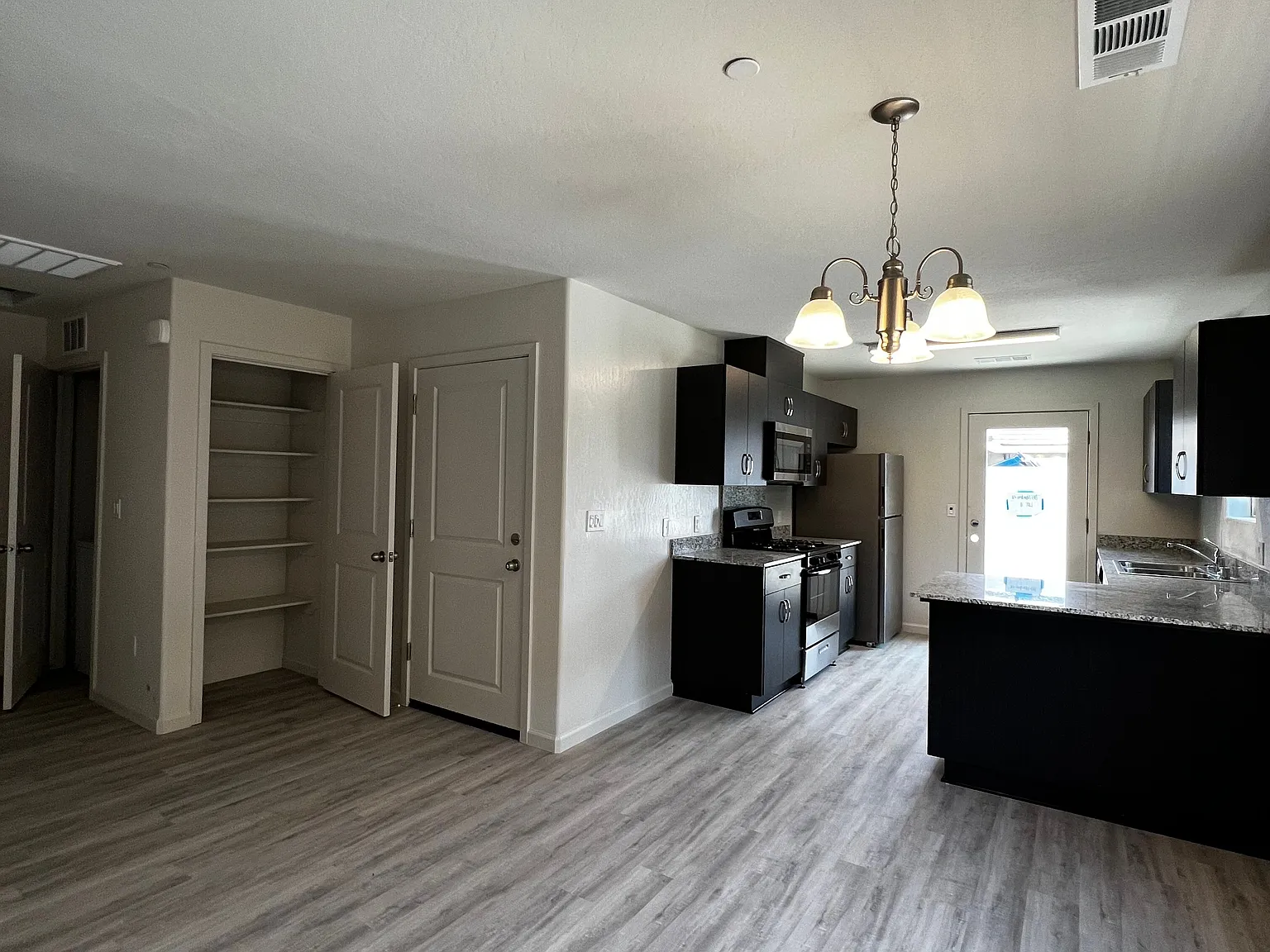 2 bed, 1100 sqft, $1,850 — Photo 3