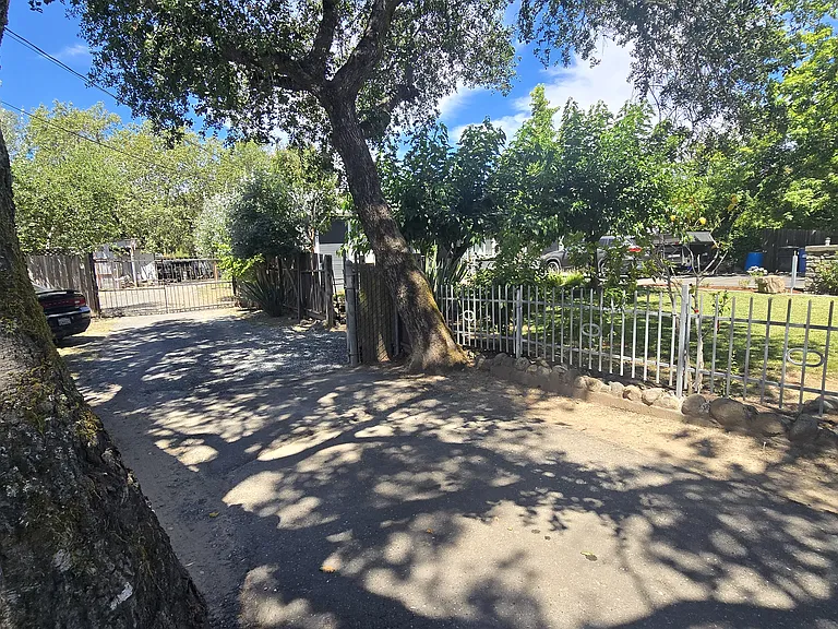 10051 Starr Rd #B — Photo 17
