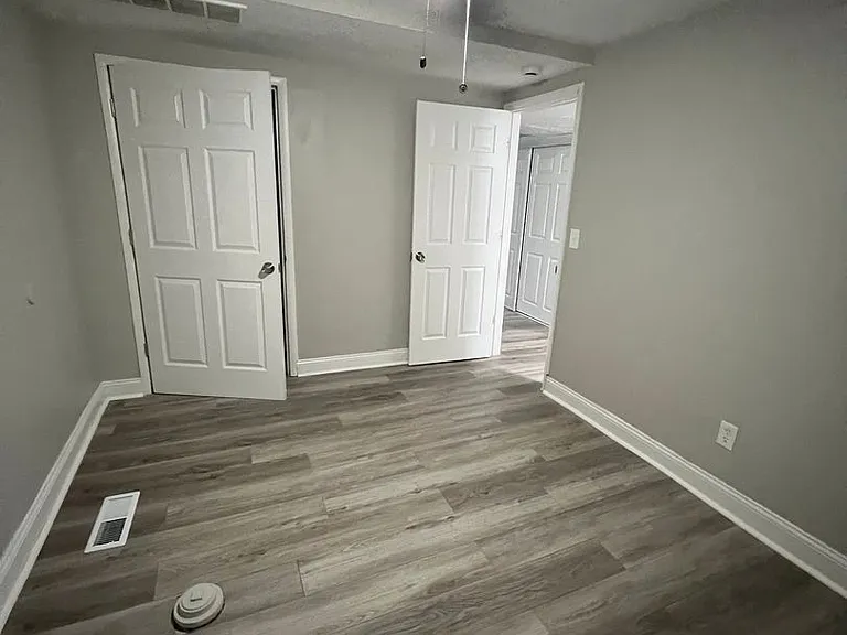 4241-4245 Manhattan Ave — Photo 3