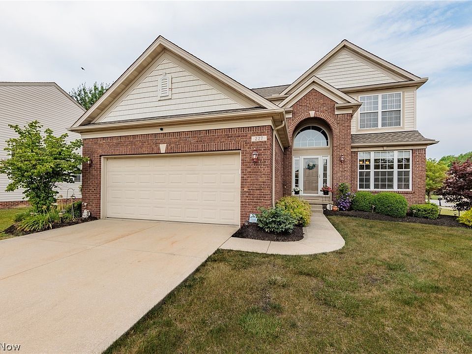1st image of 227 Lexington Cir