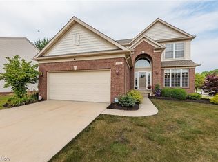 227 Lexington Cir, Broadview Heights, OH 44147