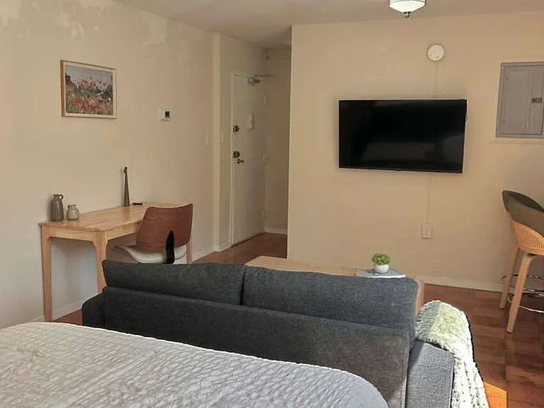 Park East Apartments — Photo 18
