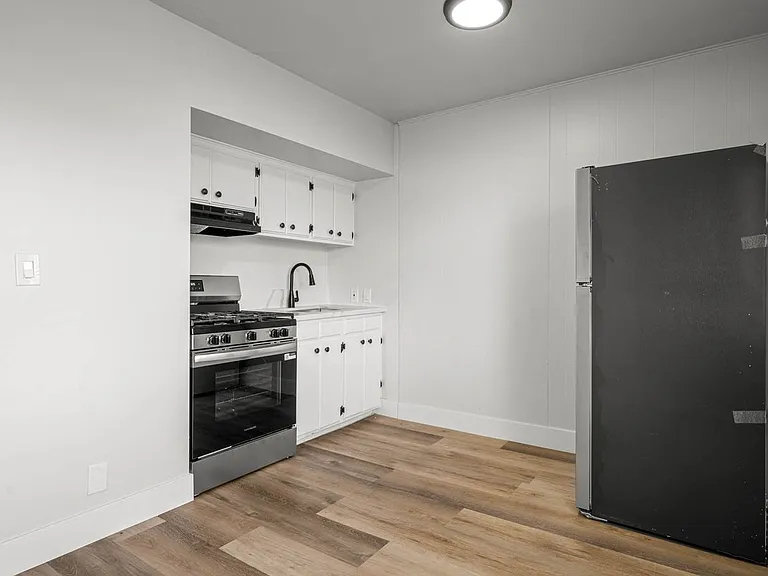 815 Victor Ave — Photo 11