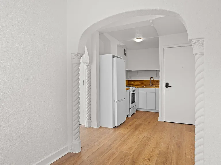 St. Regis Apartments — Photo 60