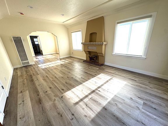 3rd image of 2186 Cedar Ave
