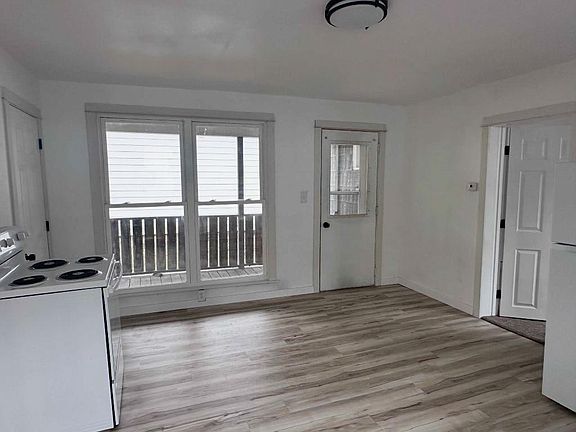 3rd image of 1016 4th Ave