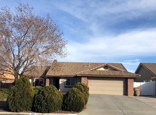 8567 Crescent Dr, Hesperia, CA 92344