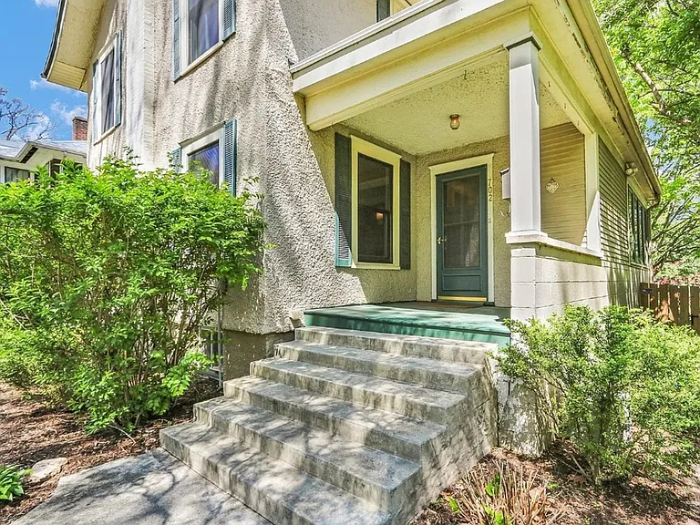 702 W Indiana Ave — Photo 36