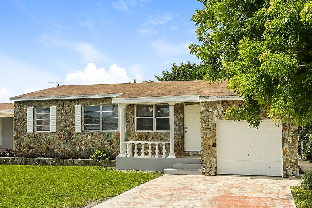 3 bed, 2.0 bath, 1371 sqft, $2,780 — Photo 3