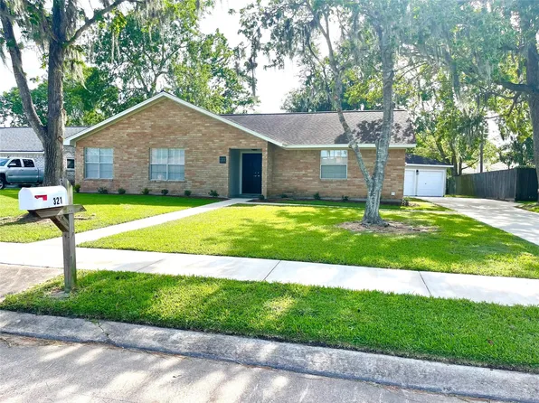 321 Petunia St, Lake Jackson, TX 77566