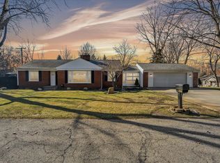 1443 Crest Rd, Howell, MI 48843