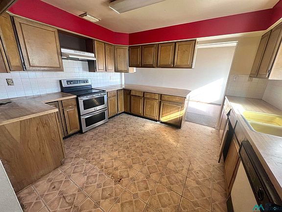 3rd image of 1512 W Princess Jeanne Dr