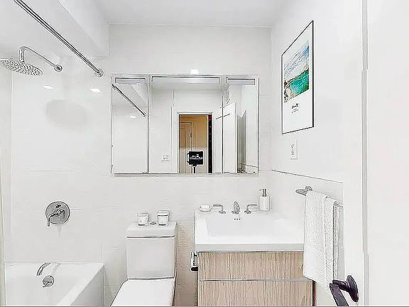 3rd image of 425 E 80th St APT 4D