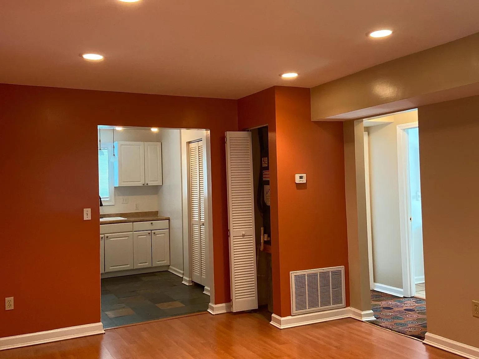 2 bed, 830 sqft, $1,350 — Photo 2
