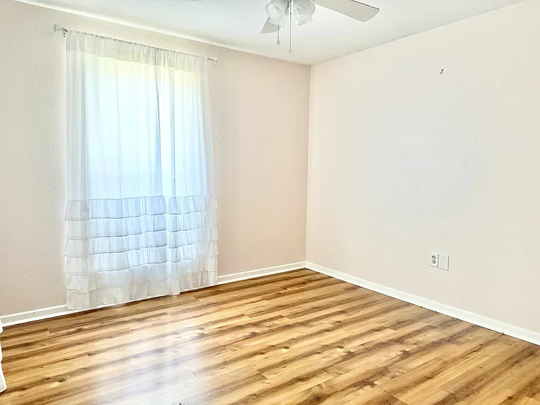 6937 N Rothmer Dr — Photo 7