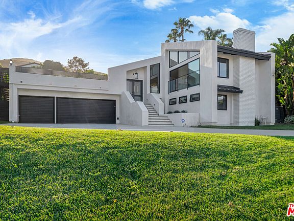 3rd image of 3543 Malibu Country Dr