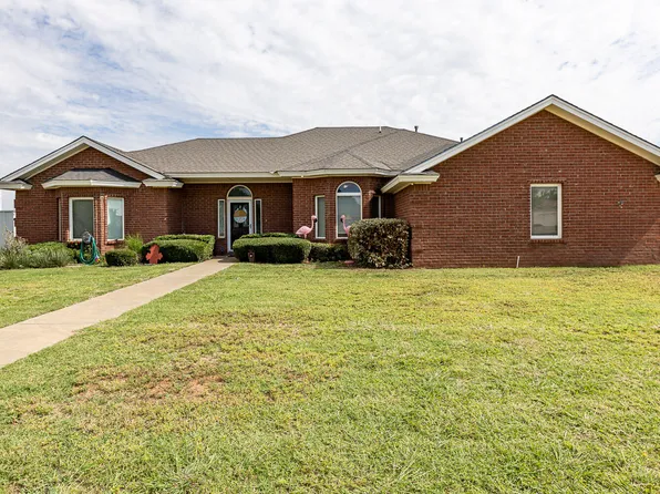 210 W Justin St, New Deal, TX 79350