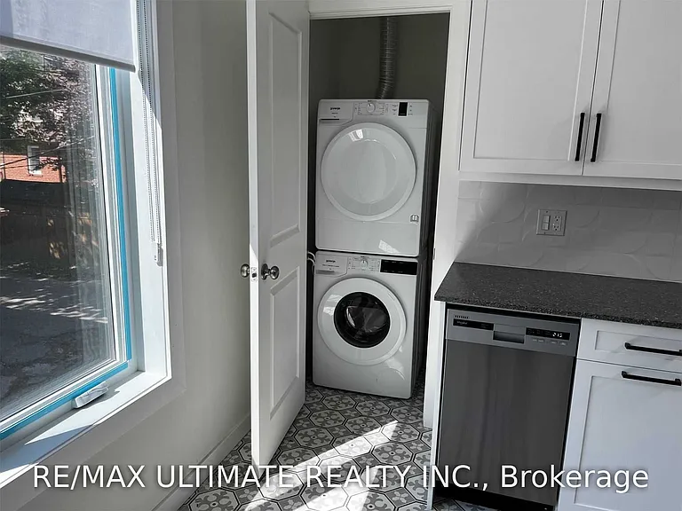 1065B Saint Clair Ave W — Photo 7