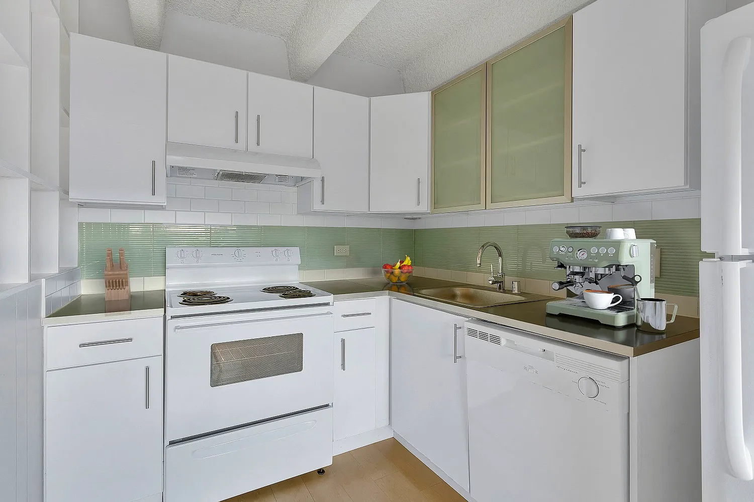 825 Dahlia — Photo 4