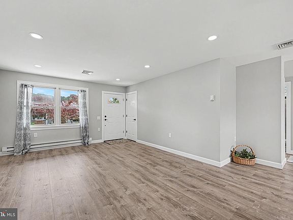5th image of 20 Hummingbird Ln