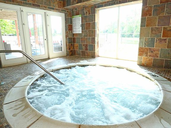 3rd image of 316 Rolling Meadow Dr