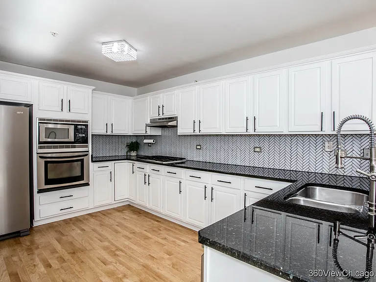 2140 Yale Cir — Photo 9