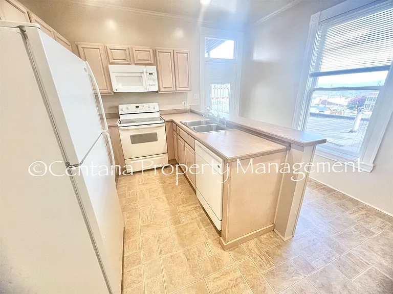 646-648 S Montana St — Photo 20