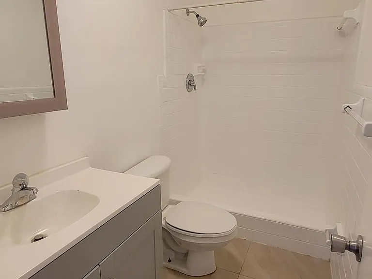 1821 NE 56th St #4 — Photo 10