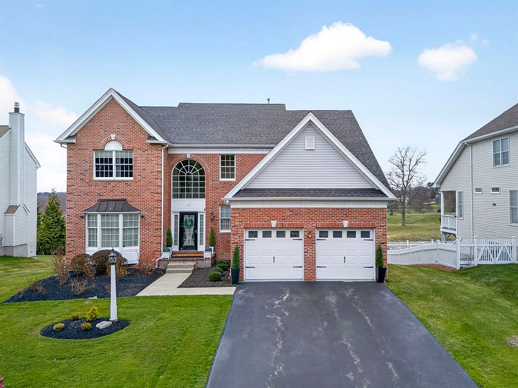 13 Fairways Ln