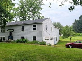 9 Carriage Ln, Amherst, MA 01002